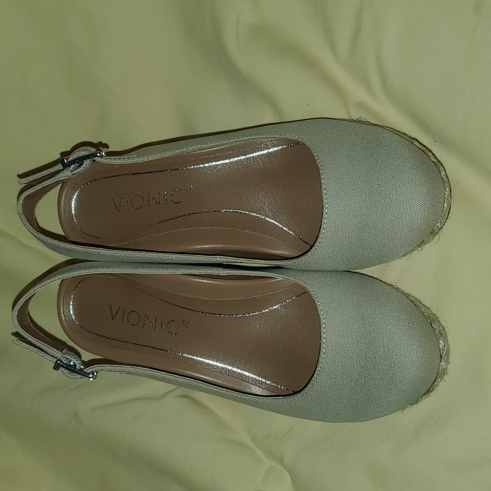 Vionic Slingback Wedges Size 5 - image 1